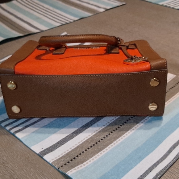 MUCHAEL KORS Dillon-SMALL SATCHEL & CROSS BODY - Picture 7 of 7